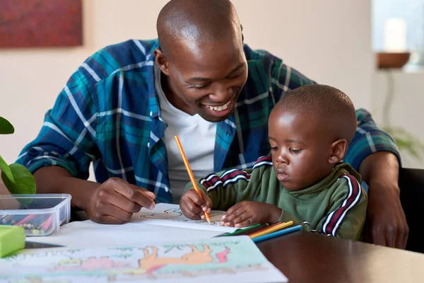 Dad watching his son drawing coloring books — Stock Photo, Image