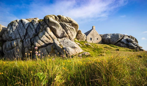 Pequena Casa Vigia Medieval Cercada Pelas Rochas Meneham Bretanha França — Fotografia de Stock