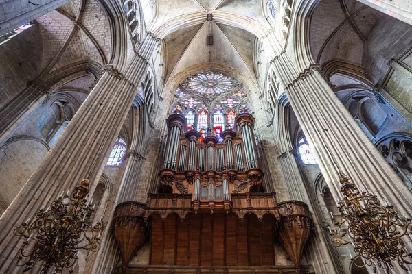 El órgano dentro de la catedral de Bourges — Foto de Stock