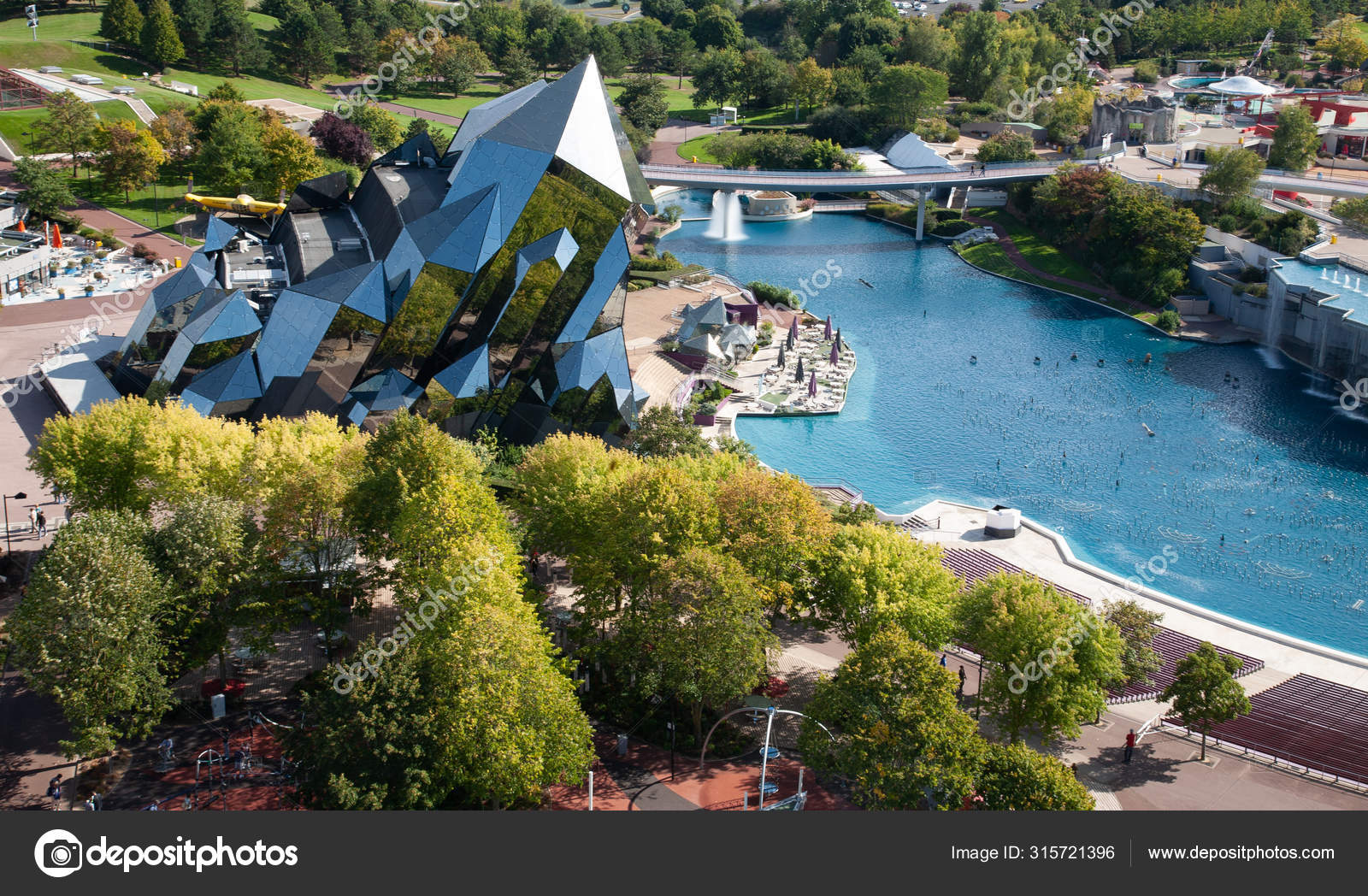 Futuroscope Images Libres De Droit Photos De Futuroscope Depositphotos