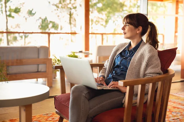 Woman Working Laptop Cozy Space — Stock Photo, Image