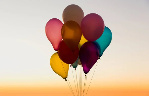 Gekleurde Ballonnen Agrains Een Blauwe Hemel — Stockfoto