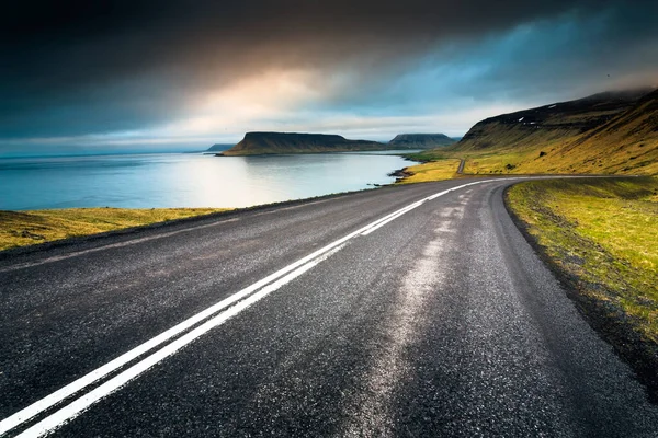 Schöne Straße Der Unglaublichen Landschaft Islands — Stockfoto