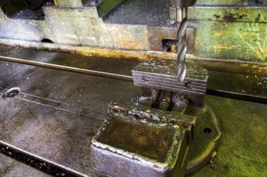 seçici odak ile eskimiş kullanılan Vice ile eski delme makinesi