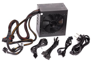 pc atx yarı modüler güç kaynağı seçici odak ile beyaz arka plan izole