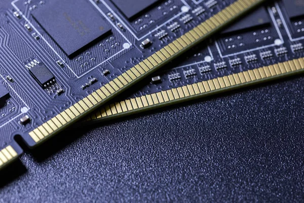 Svart PC minne Universal Dark cloesup bakgrund med selektiv fokus — Stockfoto
