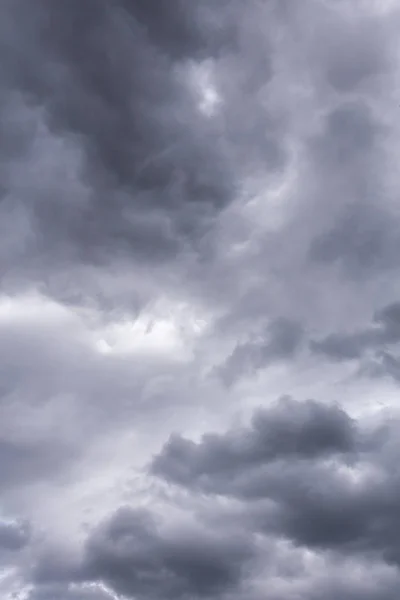 灰蒙蒙的风暴云黑暗的特写背景 — 图库照片