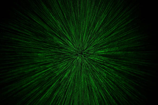 Lente naturale zoom esplosione radiale sfocato particelle verdi su sfondo nero con messa a fuoco selettiva — Foto Stock