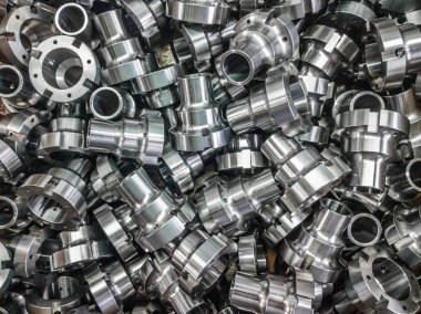 Seçici odakile parlak metal parçalar arka plan. Fabrika nın yeni durumu.