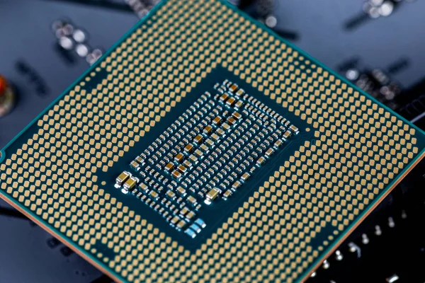 Baksidan av moderna LGA 1151v2 centralprocessor enhet-närbild med selektiv FCUs och oskärpa — Stockfoto