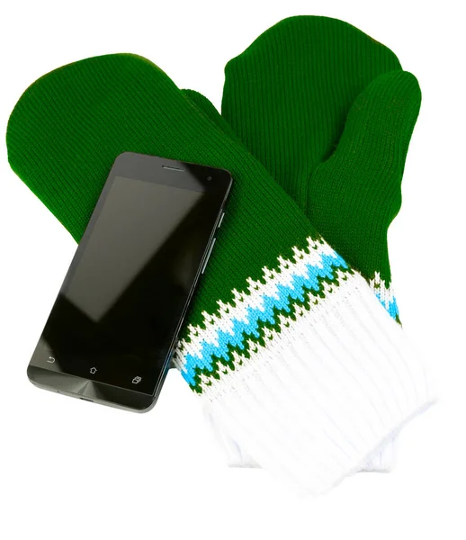 Πράσινα και λευκά πλεκτά γάντια με κινητό τηλέφωνο απομονωμένο σε λευκό φόντο — Φωτογραφία Αρχείου