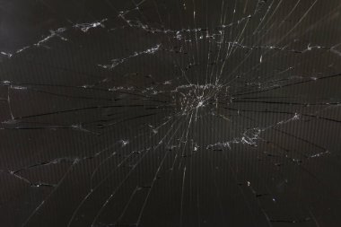 Görünür piksel ızgarası ve seçici odaklı koyu gri eğimli kırık Lcd ekranın yakın plan görüntüsü