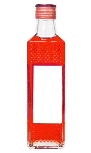 Pequena garrafa de vidro retangular com líquido vermelho vívido isolado no fundo branco — Fotografia de Stock