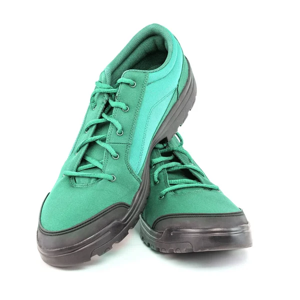 一双便宜的碧绿绿松石徒步鞋，白色背景隔离-透视特写 — 图库照片