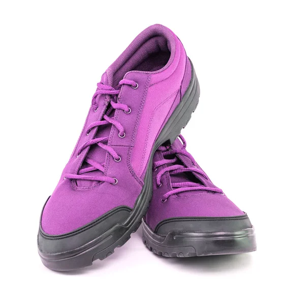 一双用白色背景隔离开的便宜而简单的粉色远足鞋- -近景 — 图库照片