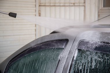 kapalı oto yıkama işlemi - seçici odaklı yakın çekim