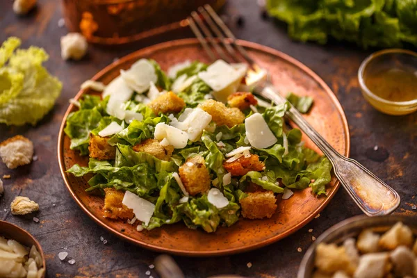 Caesar Salat Auf Dem Tisch Gesunde Ernährung — Stockfoto