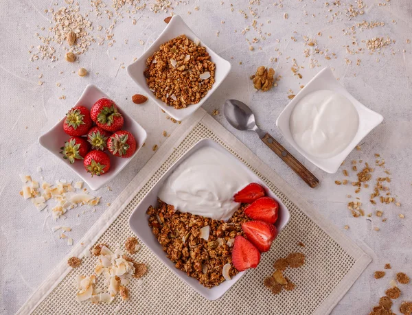 Bowl Homemade Granola Yogurt Fresh Strawberries — Stock Photo, Image