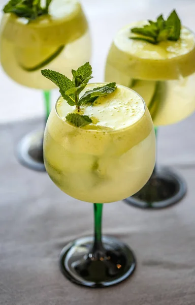 Cocktails Lime Elderflower Syrup Ice Cubes Restaurant Table — Stock Photo, Image