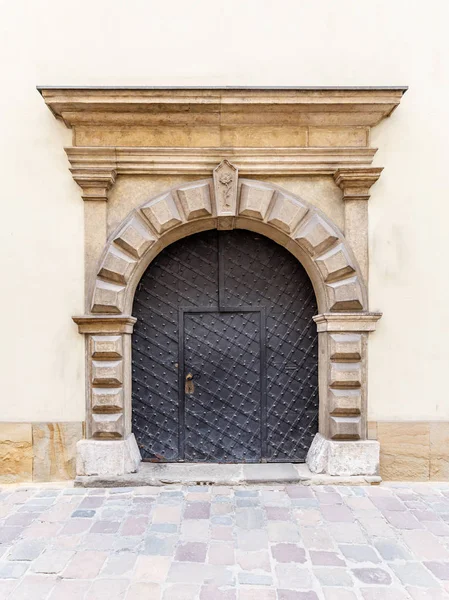 Porta Arco Metal Velho Com Punho — Fotografia de Stock