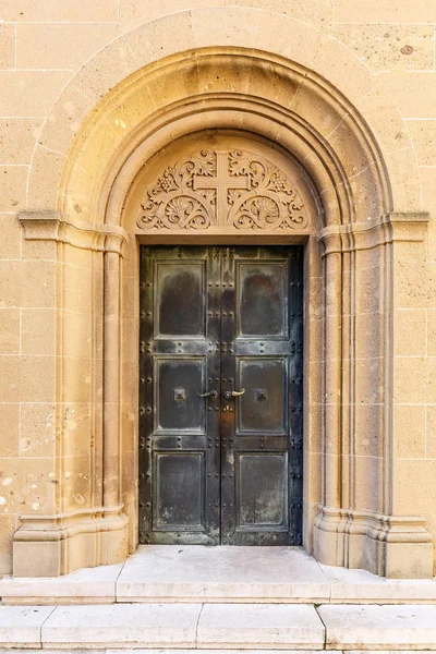 Järndörr Med Handtaget Gamla Metalldörr Kyrkan — Stockfoto