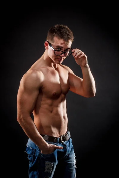 Guapo Joven Hombre Pecho Desnudo Con Gafas — Foto de Stock