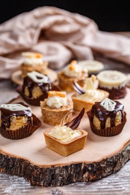 Farklı güzel pasta, küçük tatlı kek