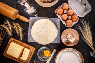 Çeşitli maddeler pişirme üstten görünüm