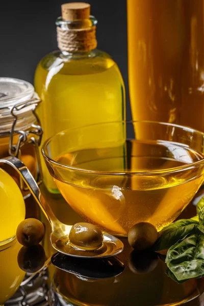 Composizione Olio Olive Sulla Superficie Del Percorso Ritaglio — Foto Stock
