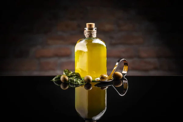 Green Olives Olive Oil Black Clipping Path Background — Stock Photo, Image