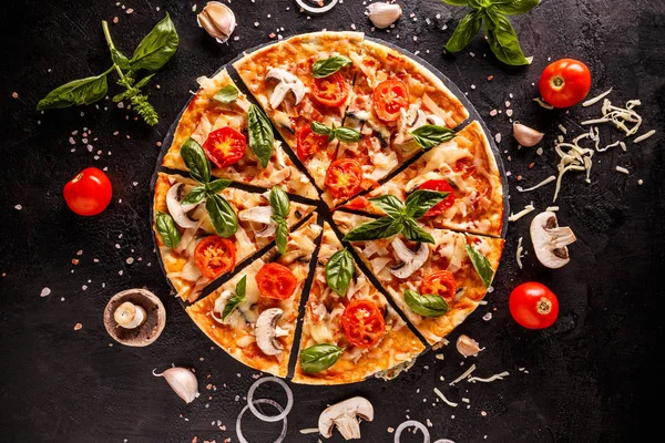 Продукты Питания Специи Приготовления Вкусной Итальянской Пиццы — стоковое фото