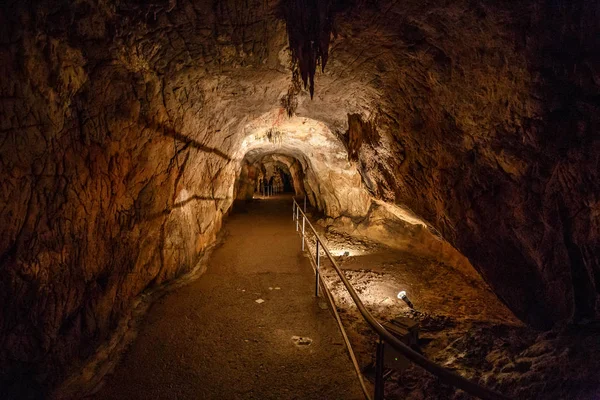 Освітлені Стежка Domica Печерах Системи Словацьких Угорському Кордоні — стокове фото