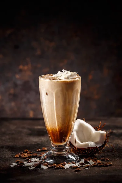Glas Koud Lekker Kokosnoot Koffie Vintage Donkere Achtergrond — Stockfoto