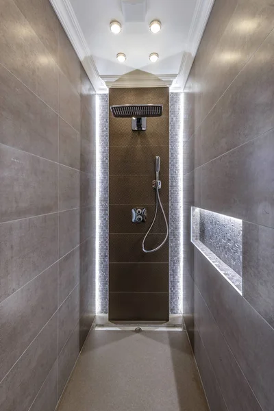 带独立淋浴间的现代化浴室内部 — 图库照片