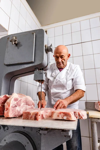 Butcher Cutting Meat Bandsaw Butchery — Stock Photo, Image