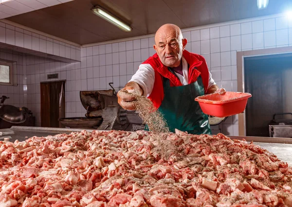 Sausage Production Line Butcher Spicing Sausage Meat — Stock Photo, Image