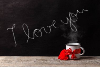 Sevgililer günün kutlu olsun, el yazması tebeşir yazması. Seni seviyorum.