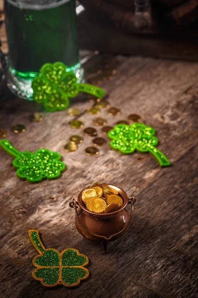 Conceito Patricks Day Com Moedas Ouro Trevos — Fotografia de Stock