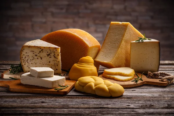 Käse Auf Holzbrett Mischen Vorderansicht — Stockfoto