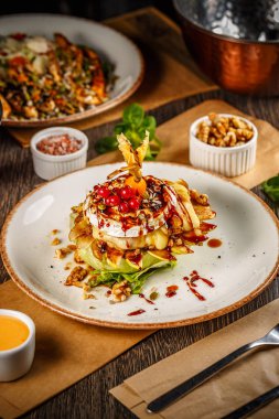 Kızarmış peynirli peynir. 