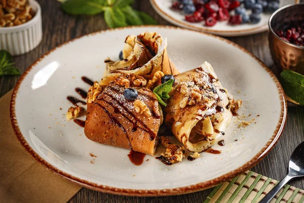 Pannenkoeken met chocolade crème — Stockfoto