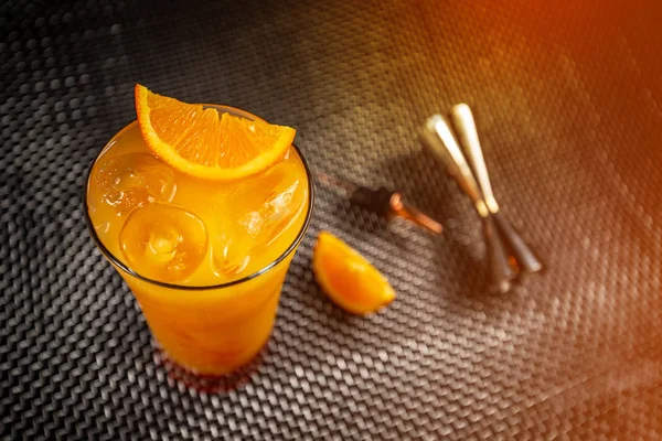 Verse cocktail met sinaasappel Stockfoto