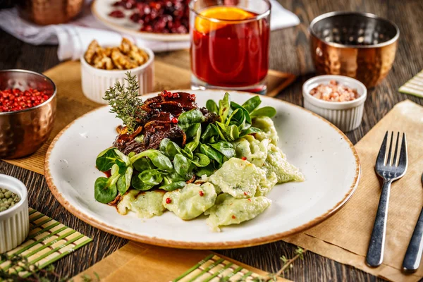 Wangen van het rundvlees in saus — Stockfoto