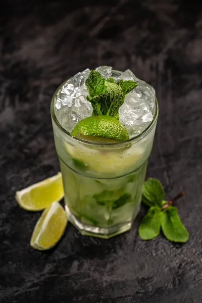 Mojito rafraîchissant à la menthe Images De Stock Libres De Droits