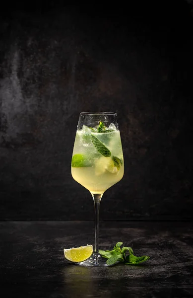 Hugo cocktail, italienska aperitif — Stockfoto