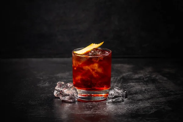 Bicchiere di cocktail Negroni — Foto Stock