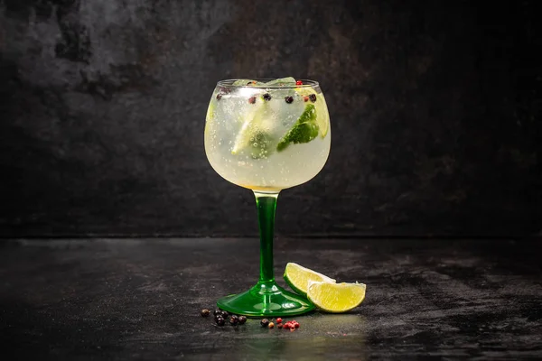 Verre de gin tonic Images De Stock Libres De Droits