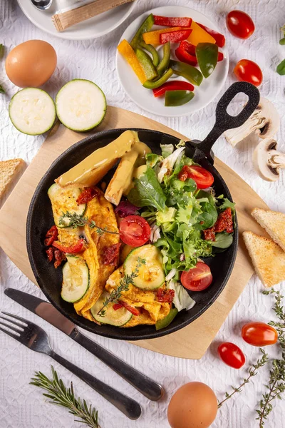 Omelett med grönsaker — Stockfoto
