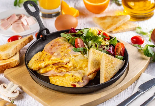 Omelette with ham and cheese