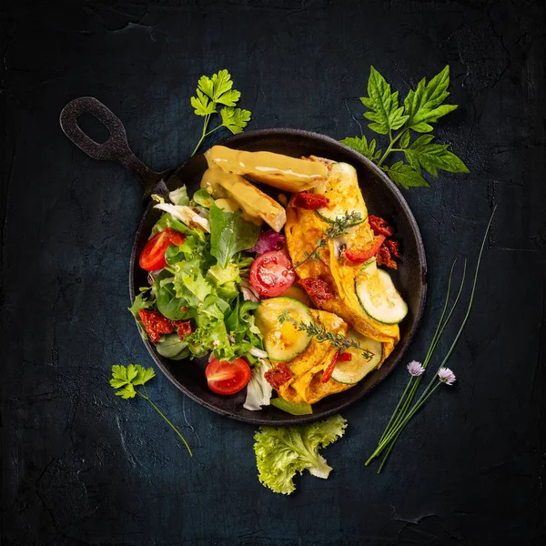 Omelett med grönsaker — Stockfoto